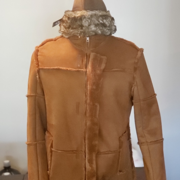 Hat & Coat - Picture 2 of 4